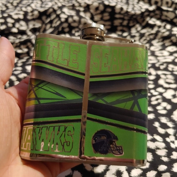 Seahawks flask - Picture 2 of 8